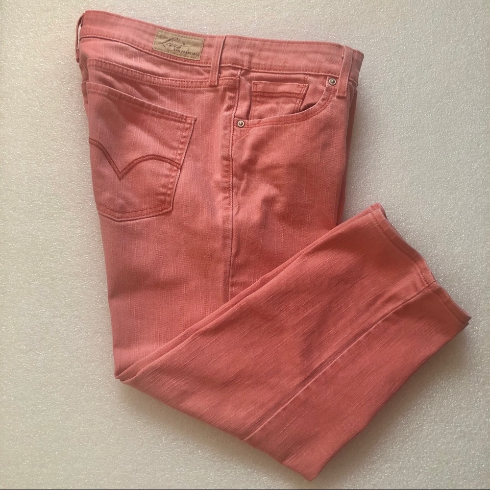 Levi’s Demi Curve Peach Cropped Pants Size 8